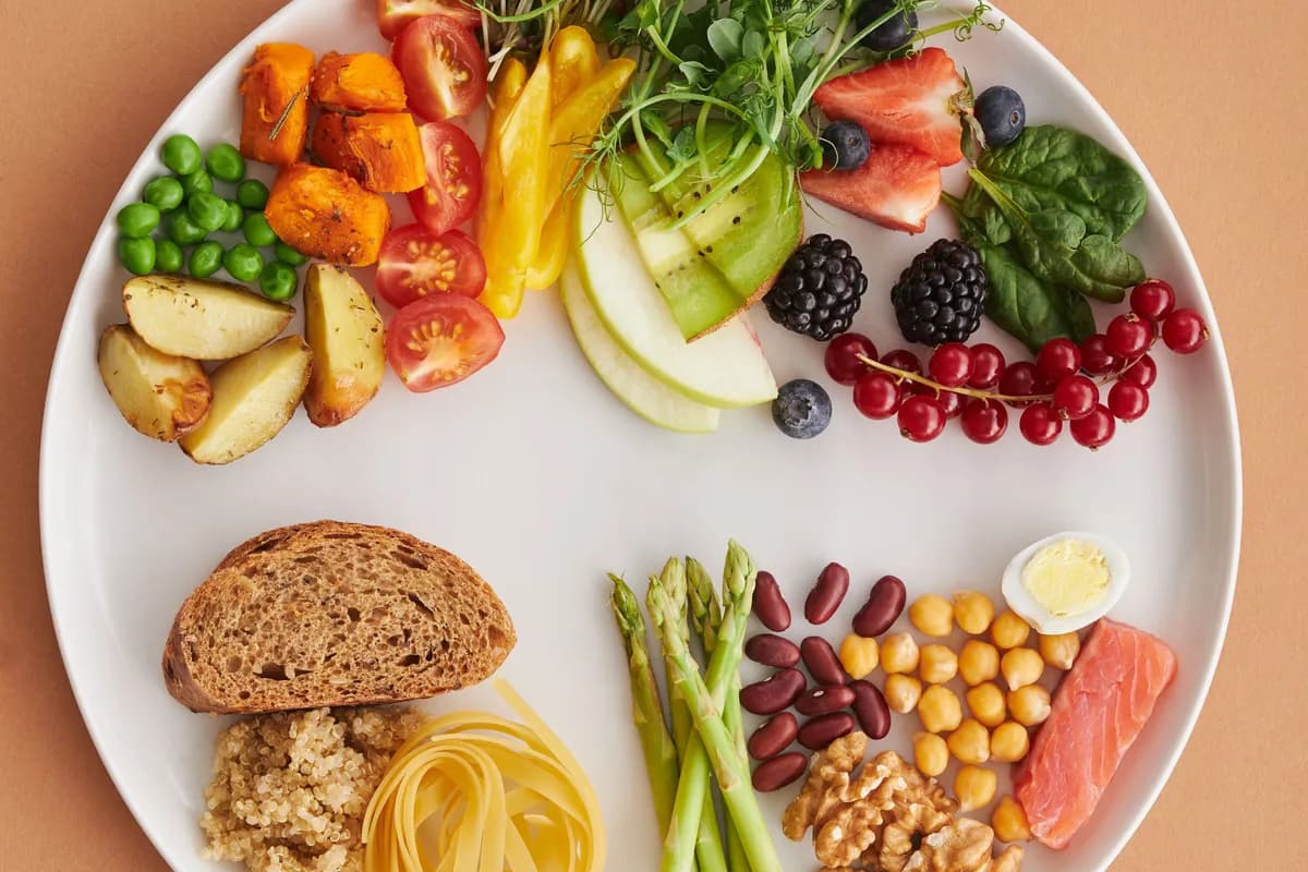 A balanced plate: half vegetables, a quarter protein, a quarter whole grains