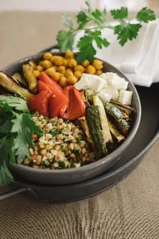 Anti-inflammatory Mediterranean-style bowl