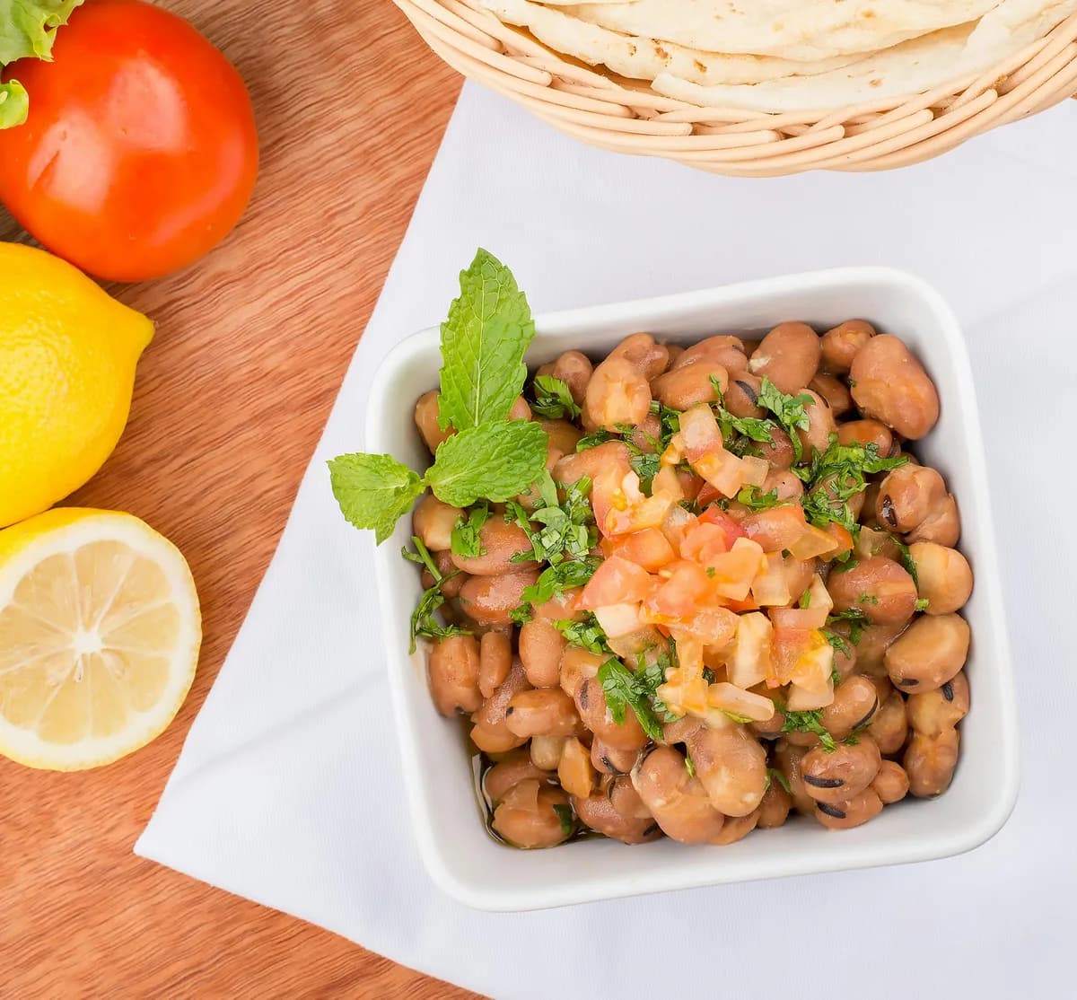 Aliments de longévité : légumineuses, légumes, grains entiers, noix et huile d'olive