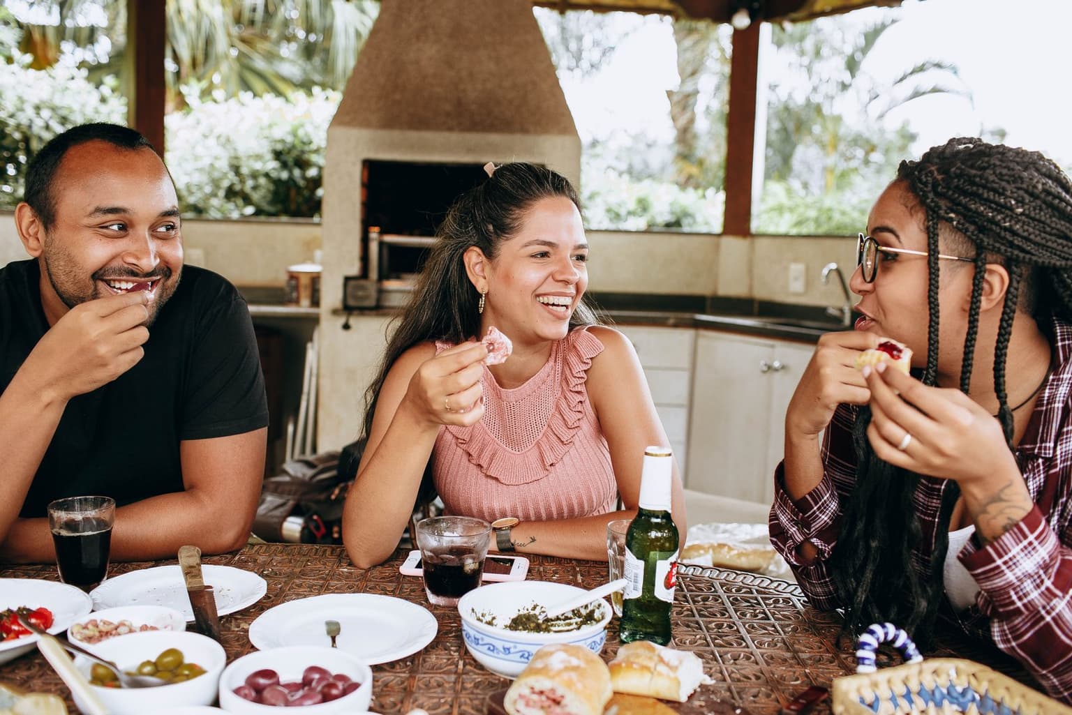Eating Well on the Patio: A Dietitian's Summer Dining-Out Guide