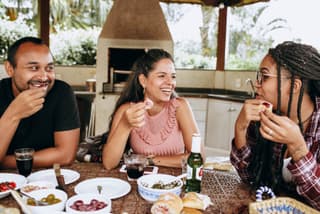 Eating Well on the Patio: A Dietitian's Summer Dining-Out Guide